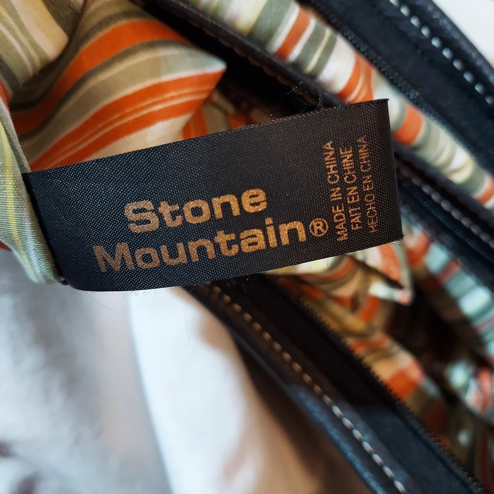 Stone Mountain Accessories Black and Cream Canvas Hobo Bag